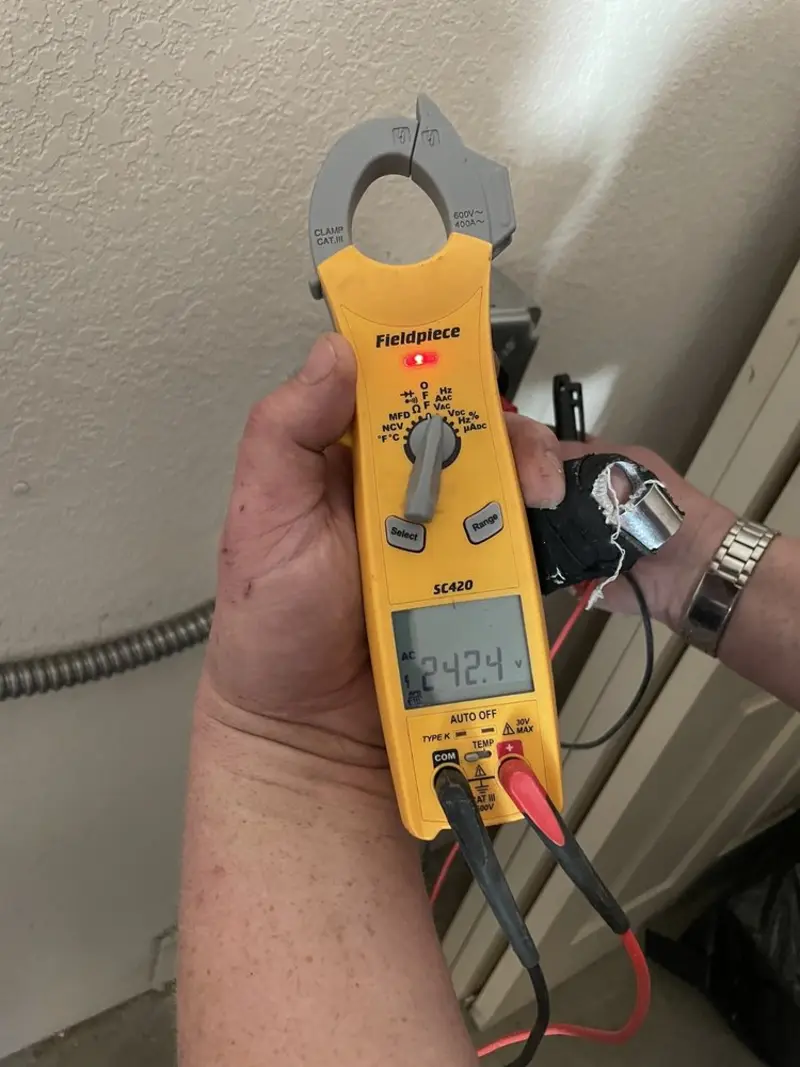 Voltage testing with clamp meter during Generator Installation in Forks